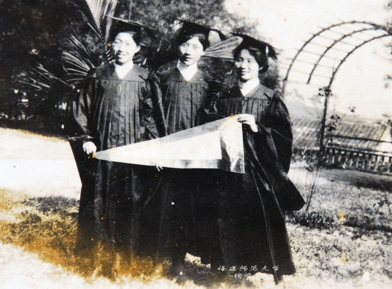 私立华南女子文理学院第一届毕业生（1920年）