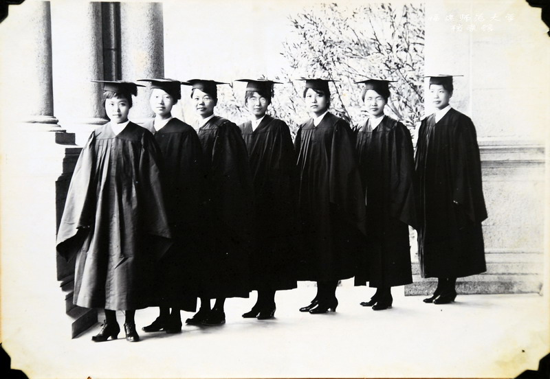 私立华南女子文理学院第四届毕业生合影（1923年）