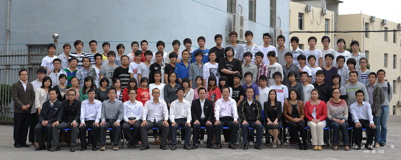 信息技术学院2012届计算机网络游戏开发与应用2班毕业生合影