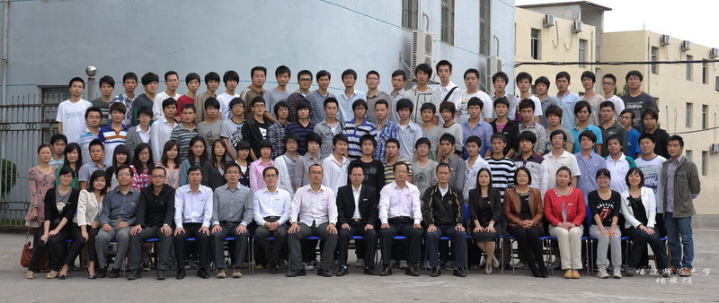 信息技术学院2012届WEB应用开发1班毕业生合影