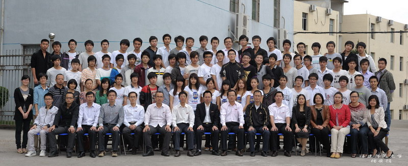 信息技术学院2012届计算机网络游戏开发与应用1班毕业生合影