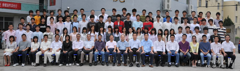 信息技术学院2009届软件技术（WEB应用开发方向）1班毕业生合影