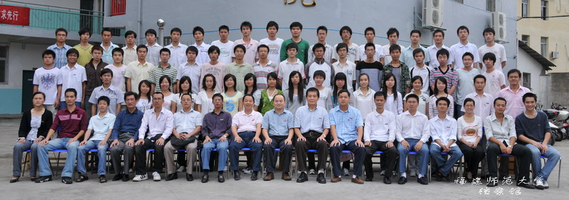 信息技术学院2009届网络系统管理专业3班毕业生合影