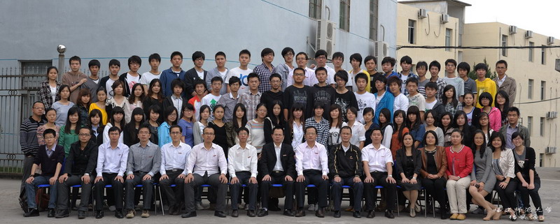 信息技术学院2012届图形图像制作1班毕业生合影