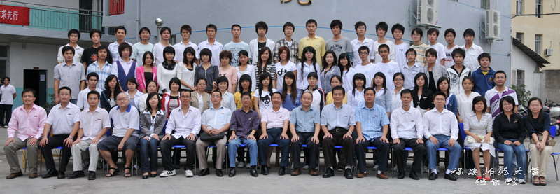 信息技术学院2009届数字媒体制作专业多媒体制作1班毕业生合影