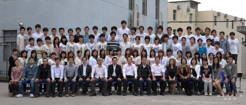 信息技术学院2012届计算机办公应用毕业生合影