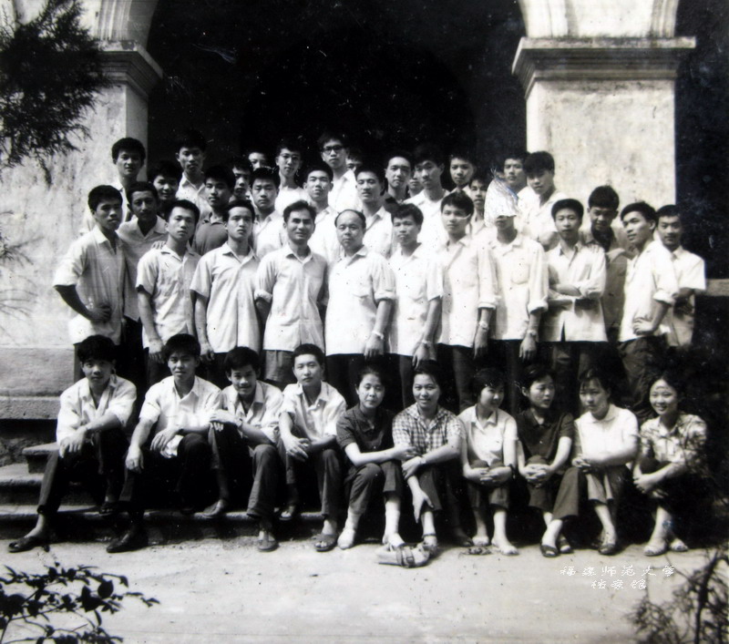 艺术系美术专业1978届毕业生合影