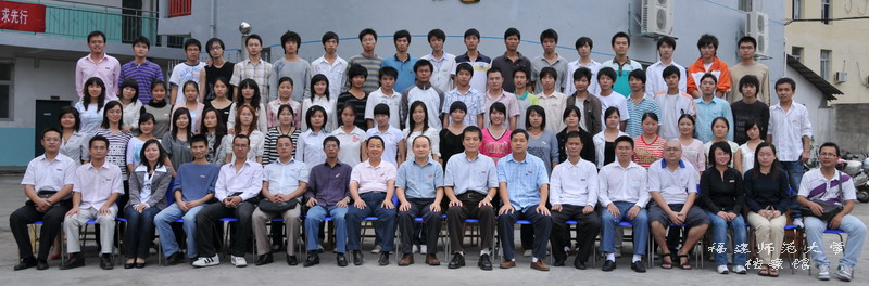 信息技术学院2009届数字媒体制作专业多媒体制作2班毕业生合影