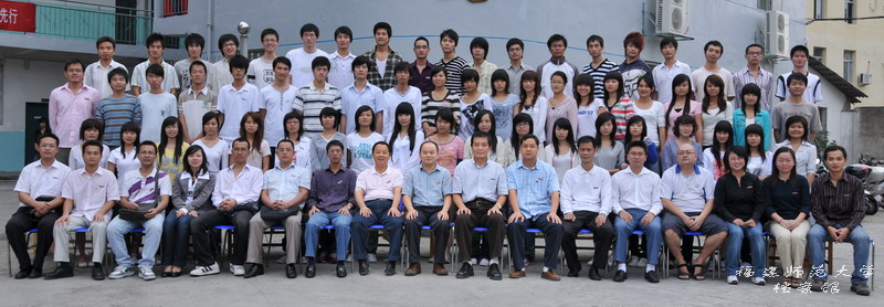 信息技术学院2009届数字媒体制作专业多媒体制作3班毕业生合影